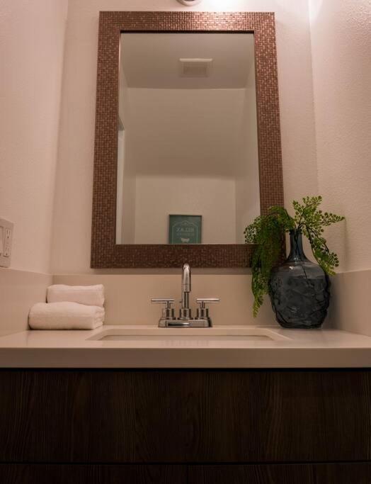 Stylish 2 Bed 1 And Half Bath Apartment Near Sofi Stadium, Lax, Forum Inglewood Zewnętrze zdjęcie